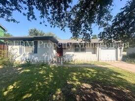 101 Pensacola Ave in Waxahachie, TX - Building Photo