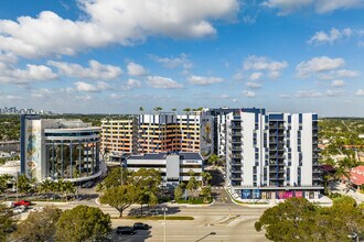 Oaklyn in Oakland Park, FL - Foto de edificio - Building Photo