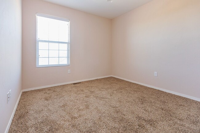 4 Bedroom 2.5 bath Beautiful Home in Alamogordo, NM - Building Photo - Building Photo