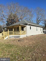 9366 Kings Hwy in King George, VA - Building Photo