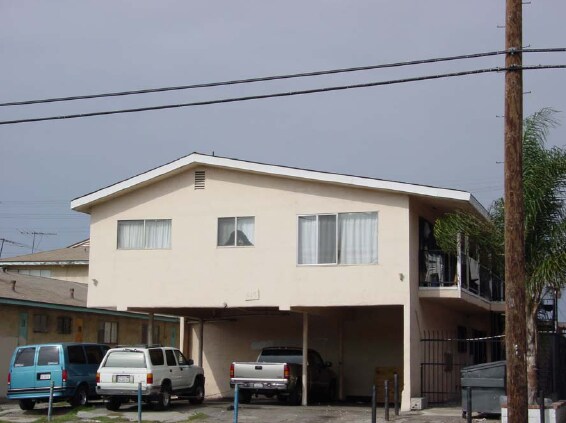 617 W Century Blvd in Los Angeles, CA - Foto de edificio - Building Photo