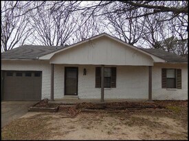 35 Point W Cir in Little Rock, AR - Building Photo