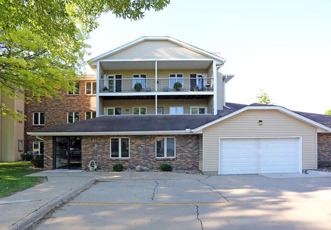 Mapplewood Village Townhomes in Ankeny, IA - Building Photo - Building Photo