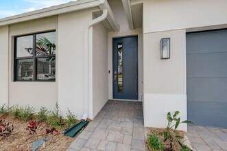 5935 SE Sky Blue Cir in Stuart, FL - Building Photo - Building Photo