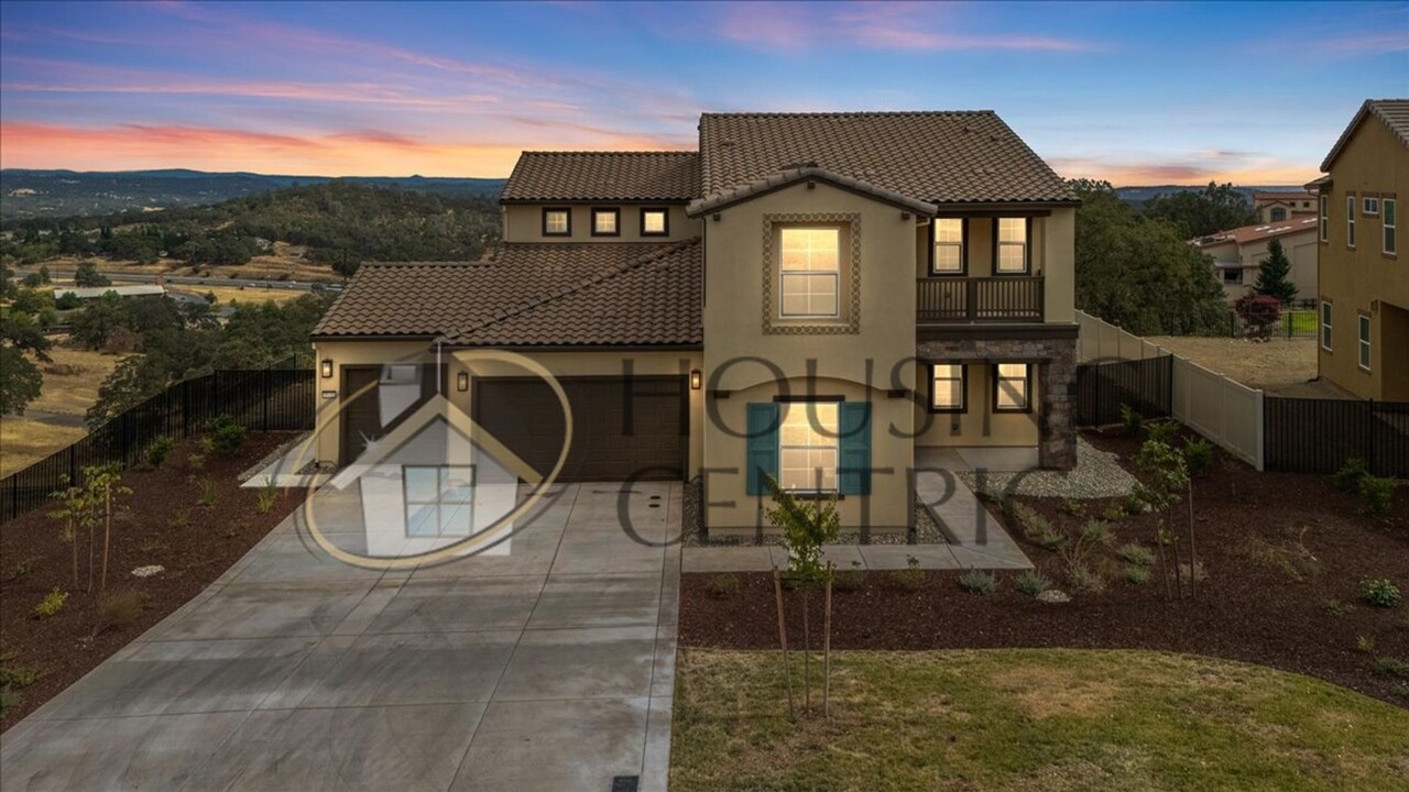 8145 Benevento Dr in El Dorado Hills, CA - Foto de edificio