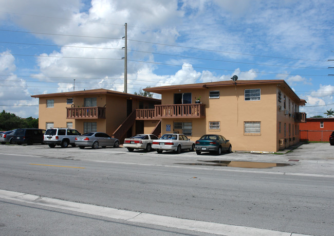 400 W 1st Ave in Hialeah, FL - Foto de edificio - Building Photo