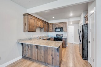 12249 S Marcellus Ct in Herriman, UT - Building Photo - Building Photo