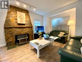 4300 Southwood St in Burnaby, BC - Building Photo