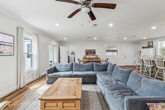 9152 Woodbine St in Baton Rouge, LA - Foto de edificio - Building Photo