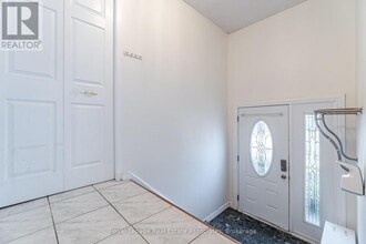 3301 Tallmast Cres in Mississauga, ON - Building Photo - Building Photo