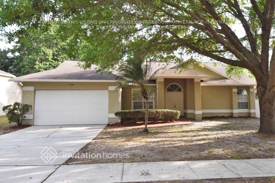 2104 New Victor Rd in Ocoee, FL - Foto de edificio