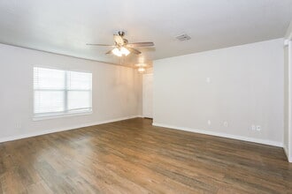 10104 Chapel Oak Trail in Fort Worth, TX - Building Photo - Building Photo