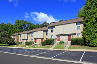 Timberlea Village in Rochester Hills, MI - Foto de edificio - Building Photo