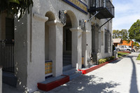 1147 Broad Ave in Wilmington, CA - Foto de edificio - Building Photo