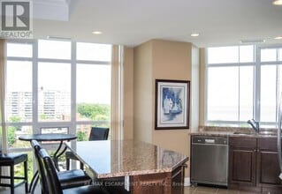 360 Pearl St in Burlington, ON - Building Photo - Building Photo