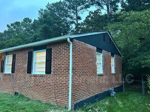 451 Fairlock Ln NW in Atlanta, GA - Building Photo - Building Photo