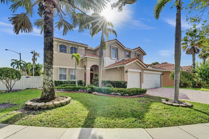1379 NW 166th Ave in Pembroke Pines, FL - Building Photo