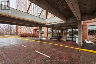 2759-2759 Carousel Crescent in Ottawa, ON - Building Photo - Building Photo