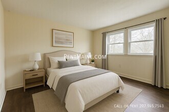 7 Gilchrest St in Thomaston, ME - Foto de edificio - Building Photo