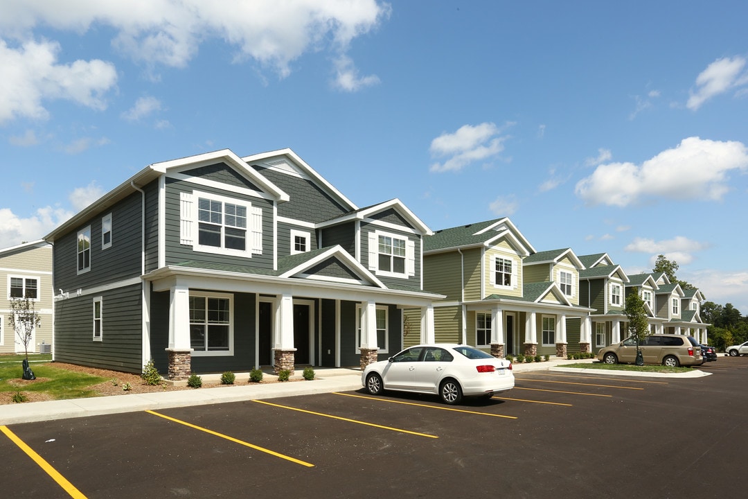 Quarters East Lansing Cottages in East Lansing, MI - Foto de edificio