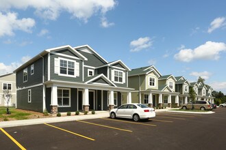 Quarters At East Lansing Cottages Apartments East Lansing Mi