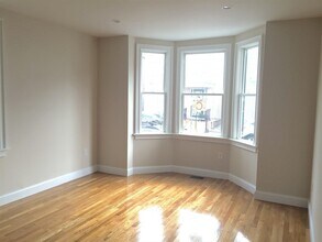 17 Plymouth St in Cambridge, MA - Building Photo - Building Photo
