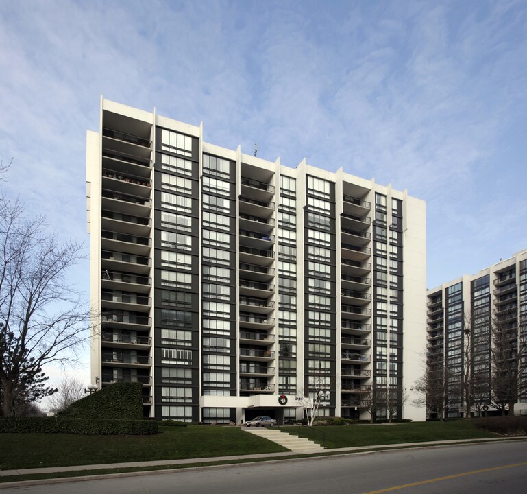 Ennisclare II in Oakville, ON - Building Photo