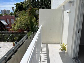 1020 SW 4th St in Miami, FL - Building Photo - Building Photo