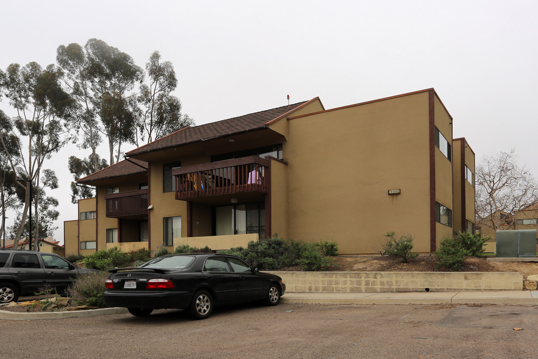 Mesa Apartment Campus in La Jolla, CA - Building Photo