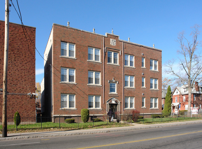 207 Sigourney St in Hartford, CT - Building Photo - Building Photo