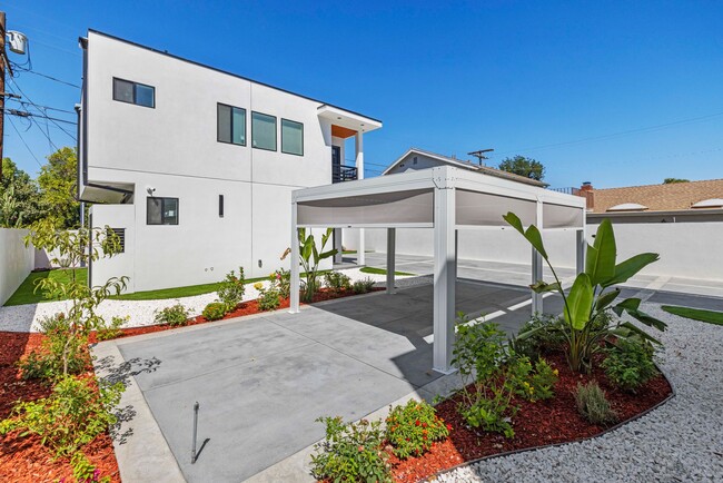 15209 Cohasset St in Los Angeles, CA - Building Photo - Building Photo