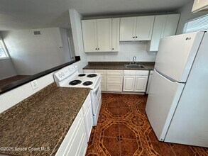 2033 Robinhood Dr in Melbourne, FL - Foto de edificio - Building Photo