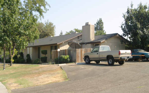 4573-4575 N Emerson Ave in Fresno, CA - Building Photo - Building Photo