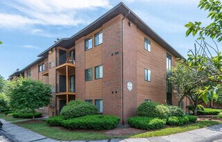 1712 Blackstone Dr, Unit 12 in Nashua, NH - Building Photo