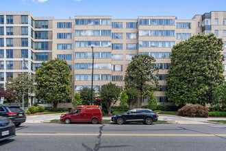 Boston House in Washington, DC - Building Photo - Building Photo