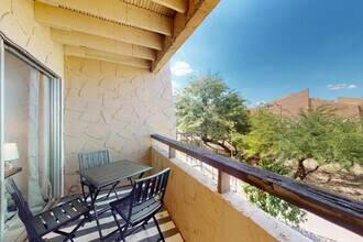 8055 E Thomas Rd in Scottsdale, AZ - Building Photo - Building Photo