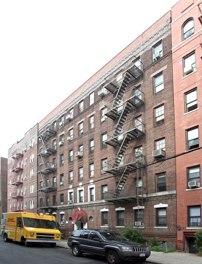 1780 E 13th St in Brooklyn, NY - Foto de edificio - Building Photo