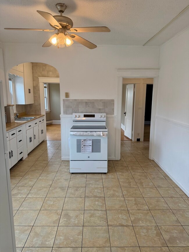 119 Airlie St, Unit 2nd Floor, Unit 2nd Floor
