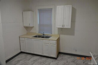 12851 2nd Ave in Highland Park, MI - Building Photo - Building Photo