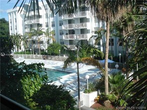 484 NW 165th St-Unit -A415 in Miami, FL - Building Photo - Building Photo