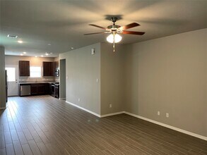 25456 Northpark Lake Dr in Porter, TX - Foto de edificio - Building Photo