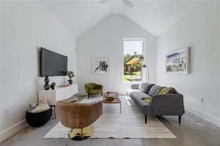 3300 S 5th St in Austin, TX - Building Photo