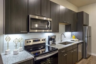 1099 W Riley Rd in Houston, TX - Building Photo