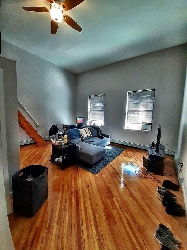 174 Grand St in Jersey City, NJ - Building Photo - Building Photo
