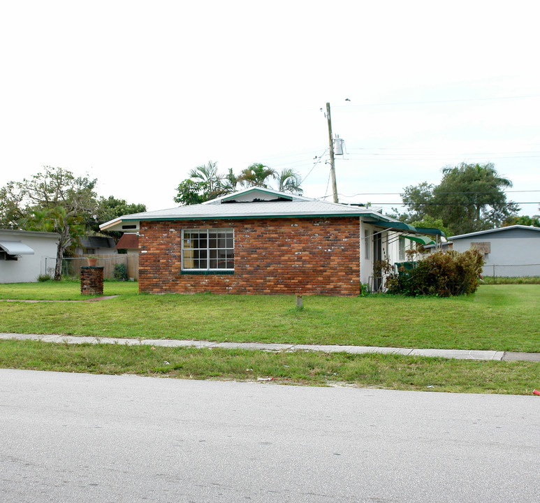 6270-6280 SW 37th St in Fort Lauderdale, FL - Building Photo