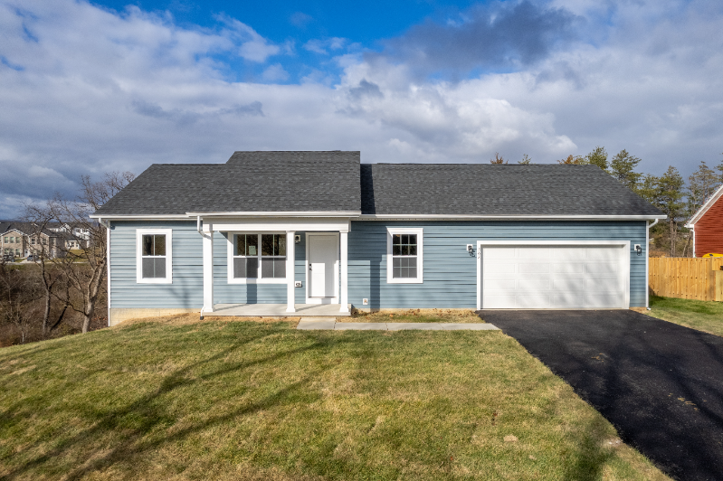 262 Europa Way in Martinsburg, WV - Building Photo