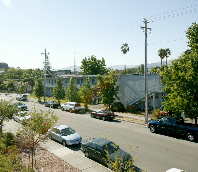 500 Russell Ave in Santa Rosa, CA - Foto de edificio