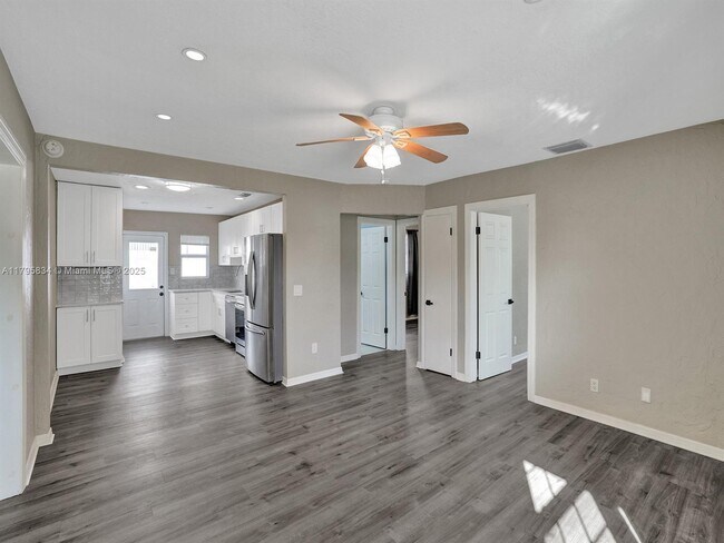 5701 Farragut St in Hollywood, FL - Building Photo - Building Photo