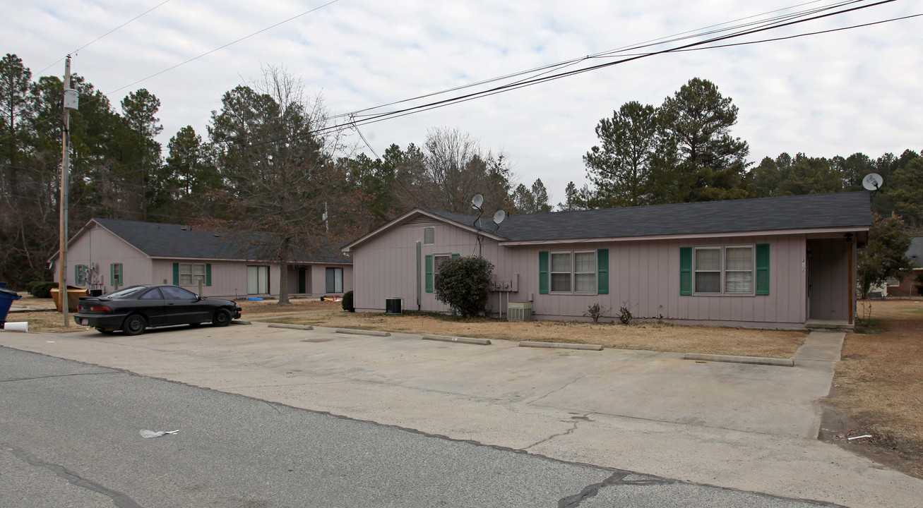 214-218 W Caroline Ave in Smithfield, NC - Building Photo