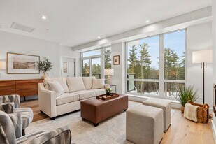 1 US-1 in Falmouth, ME - Building Photo